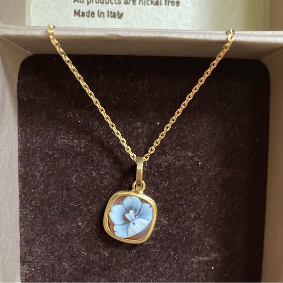 Cameo Italiano Floral Carved Cameo Necklace NWT Made in Italy - Picture 2 of 9